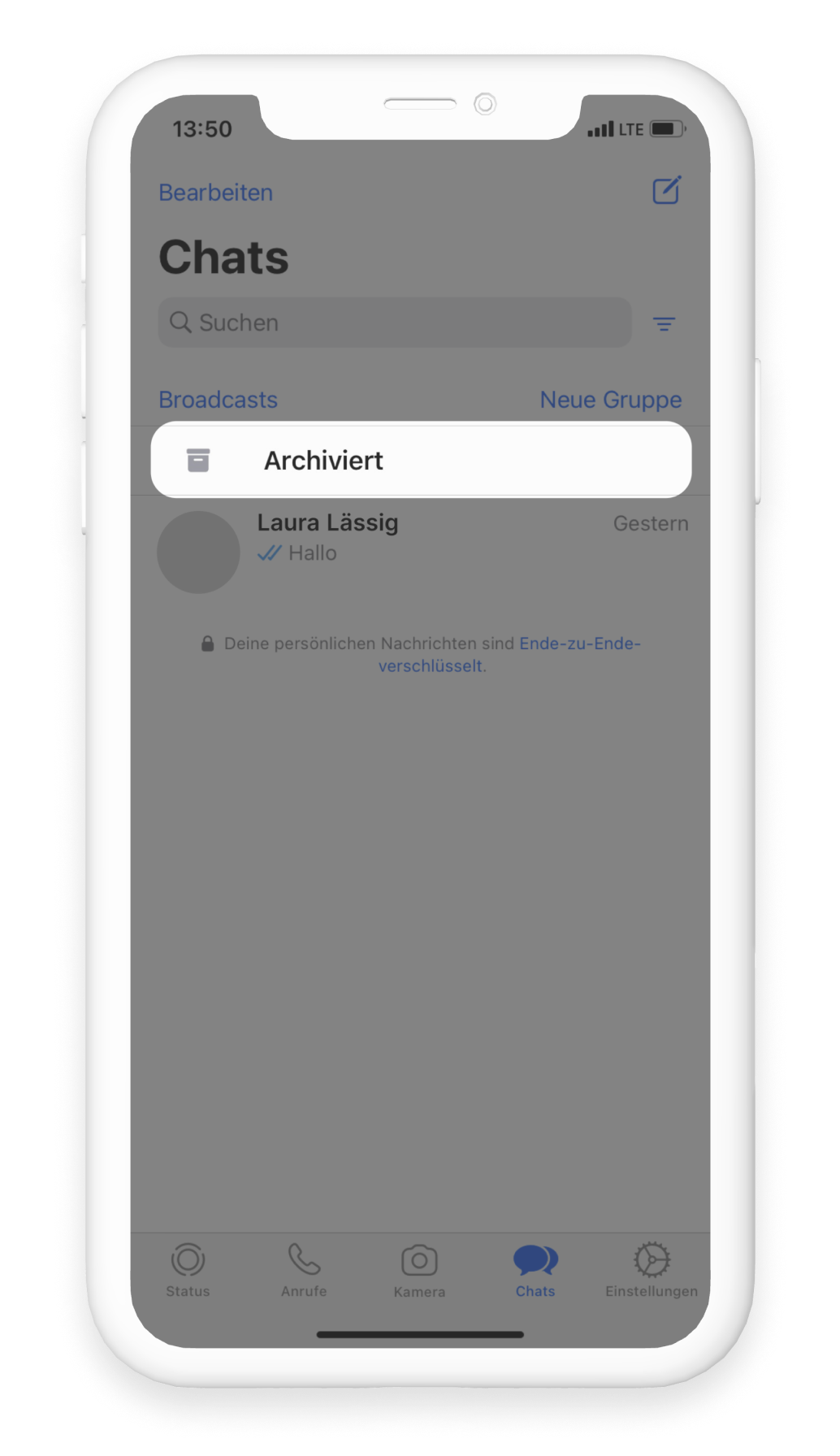 Archivierte Chats können in WhatsApp über das Runterziehen aller Chats wiederhergestellt werden