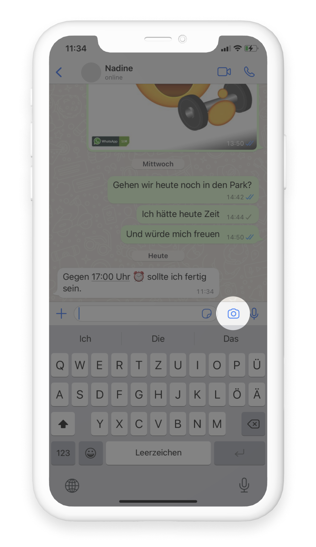 Für das Verschicken von selbstgemalten Bildern in WhatsApp muss das Kamera-Symbol ausgewählt werden
